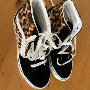 Kids 3.5/women’s 5 size Vans - never worn